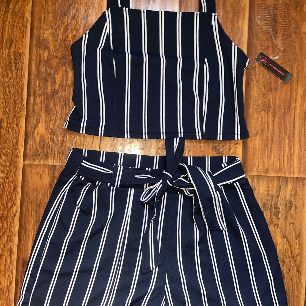 MATCHING SET - Picture 3 of 5